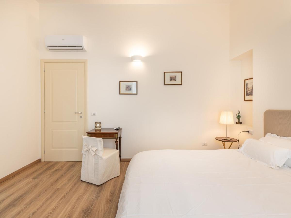 B&B Palazzo Merello กาญารี ภายนอก รูปภาพ