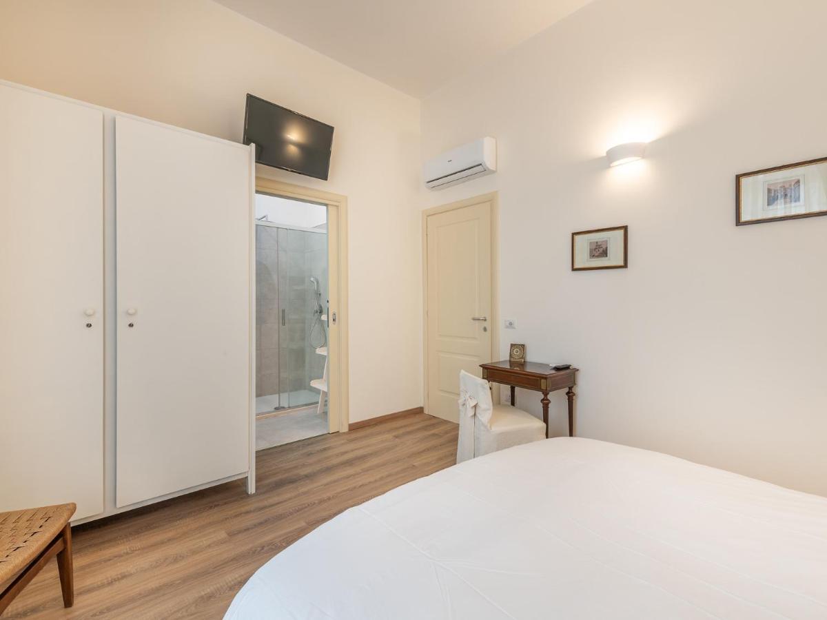 B&B Palazzo Merello กาญารี ภายนอก รูปภาพ
